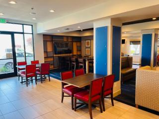 Holiday Inn Express & Suites Salinas by IHG - Salinas - 6