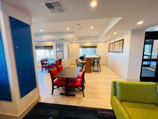 Holiday Inn Express & Suites Salinas by IHG - Salinas - 4