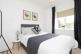 3 Bed Townhouse Haven - Steps from Royal Derby Hospital, Driveway Parking - Derby - 9