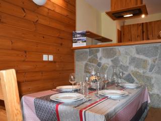 Studio avec Parking, Balcon Sud-Ouest et Équipements Complets - FR-1-266-193 - Monginevro - 2