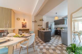 Côté Cour, 3 chambres, terrasses, jardin privé avec terrain de pétanque, cave voutée - 5