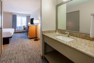 Days Inn by Wyndham Racine/Sturtevant - 1