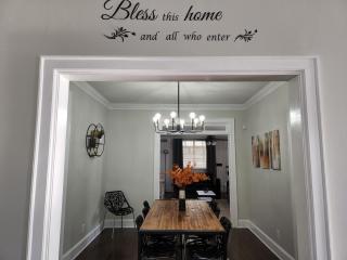 Spacious Centrally Located 3 Bed 2 Bath - Sleeps 8 - 3