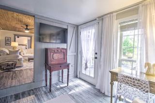 The River Cottage Charming Retreat with Dock - 4