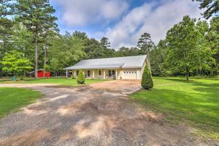 Higden Home with Furnished Porch, Spacious Yard - Fairfield Bay - 8