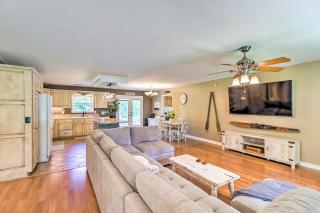 Higden Home with Furnished Porch, Spacious Yard - Fairfield Bay - 7