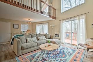 Tobyhanna Cabin with Private Deck Golf, Ski and Fish! - Tobyhanna - 6