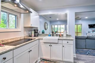 Relaxing Riverfront Cottage with Boat Dock! - Locklies - 1