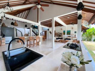 Villa Ruby - 3 Bedroom private Villa with a pool - Canggu - 2