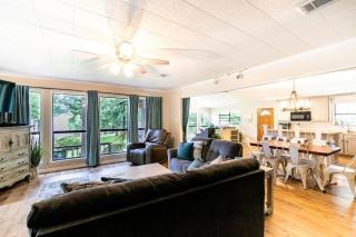 Lakefront 3BR with Bunkhouse and Kayaks, Rowboat Included - Many - 4