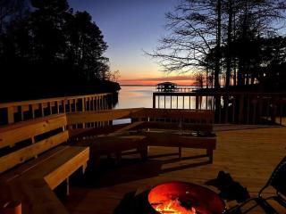 Lakefront 3BR with Bunkhouse and Kayaks, Rowboat Included - Many - 8