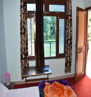 Hotel Surat, Barot - Kasāmbal - 1