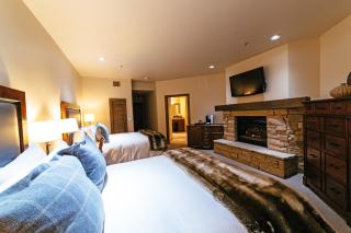 Deluxe Two Queen Room with Fireplace Hotel Room - Park City - 3