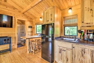 Grill and River Access Tiny Cabin in Sparta! - Sparta - 4