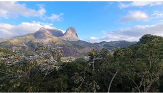 Vista para Pedra Azul e TV de 85'' - 3