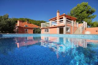 Family friendly apartments with a swimming pool Smokvica, Korcula - 9161 - Smokvica - 0