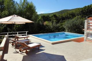Family friendly apartments with a swimming pool Smokvica, Korcula - 9161 - Smokvica - 3