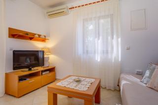 Apartments by the sea Artatore, Losinj - 8008 - Cunski - 1