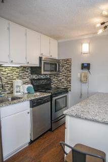 Stroll to Slopes, Village Area, Ski in-out MtLodge 269 - Snowshoe - 4