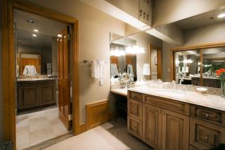 Luxury Three Bedroom Suite with Mountain Views and Hot Tub apartment hotel - 1