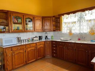 Delightful 4bed modern villa with WiFI - 2