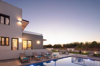 Sunnyside Villas, Just Steps to the Beach & Restaurants, By ThinkVilla - Pigianos Kampos - 0