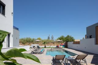 Sunnyside Villas, ideal for vibrant stays,By ThinkVilla - Pigianos Kampos - 0