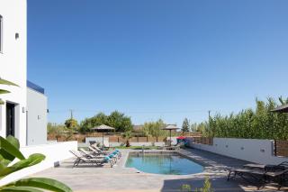 Sunnyside Villas, ideal for vibrant stays,By ThinkVilla - Pigianos Kampos - 8