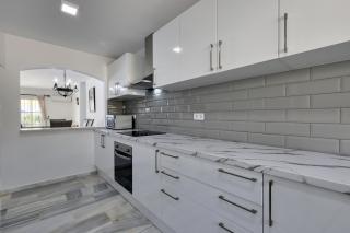 Quaint 2 Bedroom Townhouse with Pool close to Sea! - Benalmádena - 3