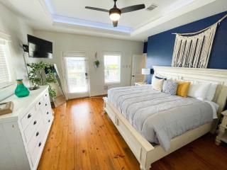 Laidback, Spacious Luxury with Hot Tub, Fully Stocked and Private Beach Access - Bolivar Peninsula - 5