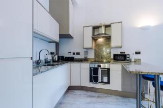 *NEW* STYLISH & MODERN CITY CENTRE APARTMENT - 2