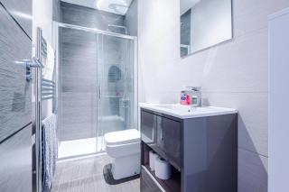 *NEW* STYLISH & MODERN CITY CENTRE APARTMENT - 6