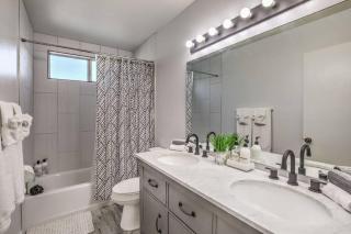 Hidden Gem in the Desert -Gym/Pool/Spa/Games-4BR - Spring Valley - 4