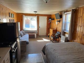 Cozy cabin #2 at Aspen Ridge Cabins - 6
