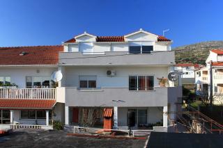 Apartments with parking space Trogir - 9455 - Trogir - 9