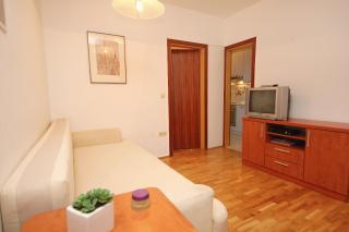 Apartments with WiFi Omis - 9460 - 4