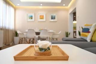 Modern Central 2-Bedroom Apartment with Parking - 5