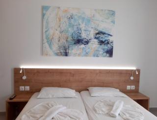 Neon Hotel - 3