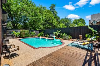 Dallas Oak Lawn Oasis w/ Private Pool, Hot Tub - 2