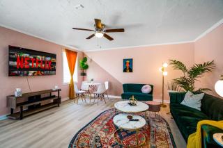 Dallas Oak Lawn Oasis w/ Private Pool, Hot Tub - 5