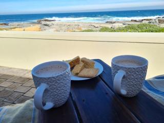 House 10-on-Sea - Hermanus - 0