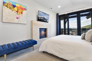 Walk to Skiing at Frostwood Gondola, Luxury Townhome on Golf Course, Private Hot Tub, Mountain Views - Park City - 2
