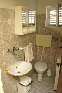 Apartments by the sea Grebastica, Sibenik - 9686 - Bašelovići - 1