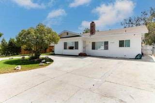 Large 5 bedroom charmer wIth pool - 8