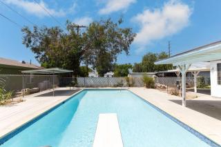 Large 5 bedroom charmer wIth pool - 9