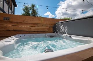Bramble Cottage - Cosy 2 Bed With Deluxe HOT TUB & Log Burner - Hereford - 9