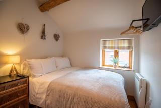 Bramble Cottage - Cosy 2 Bed With Deluxe HOT TUB & Log Burner - Hereford - 7