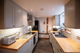Bramble Cottage - Cosy 2 Bed With Deluxe HOT TUB & Log Burner - Hereford - 6