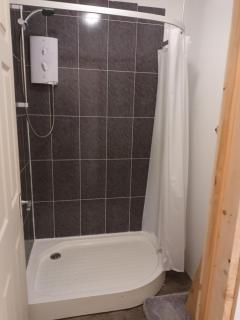 2 Bed - Sleeps 2- Pets - Smoking - Parking - 1