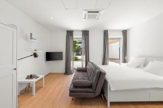 VibeStudio 402 - Central - AC - Licensed - Parking Nearby - 9